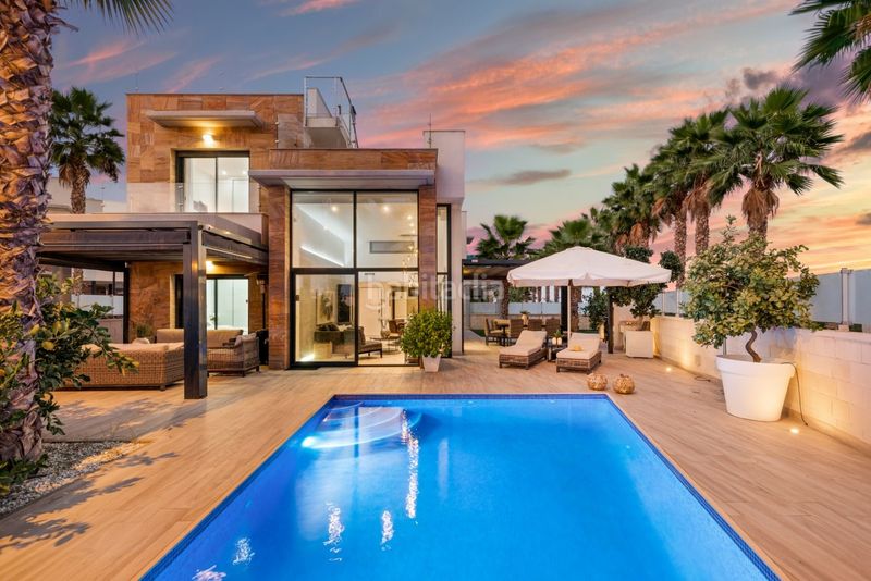 Foto 7f466f3c-0fdd-4748-8f50-a25bba112566. Chalet ... en Cabo Roig Orihuela
