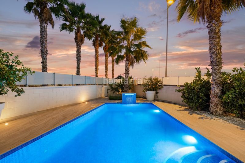 Foto dbd607c9-d70b-4d60-af02-65b36e22414a. Chalet ... en Cabo Roig Orihuela