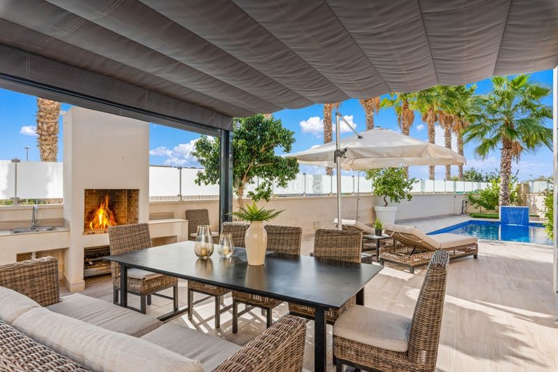 Foto e4732390-8017-4f12-8163-673378595eb5. Chalet ... en Cabo Roig Orihuela
