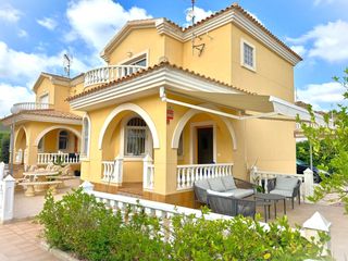 Chalet in Villamartín-Las Filipinas. ...