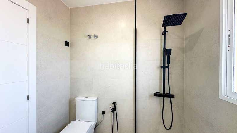 Foto d35067be-8987-4f1b-af4a-00f2e16bc7e1. Casa adossada amb aparcament piscina a La Regia Orihuela