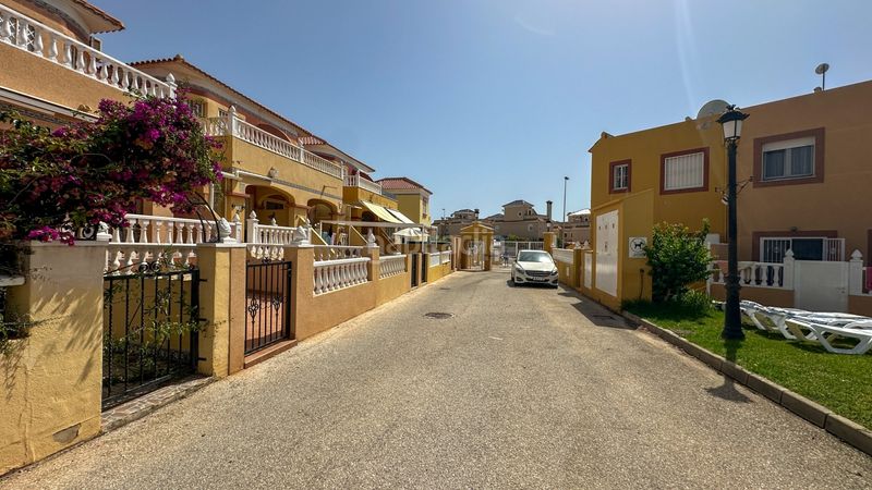 Foto fc8d6b3f-0327-480a-b29d-eaaf17398ce4. Casa adossada amb aparcament piscina a La Regia Orihuela