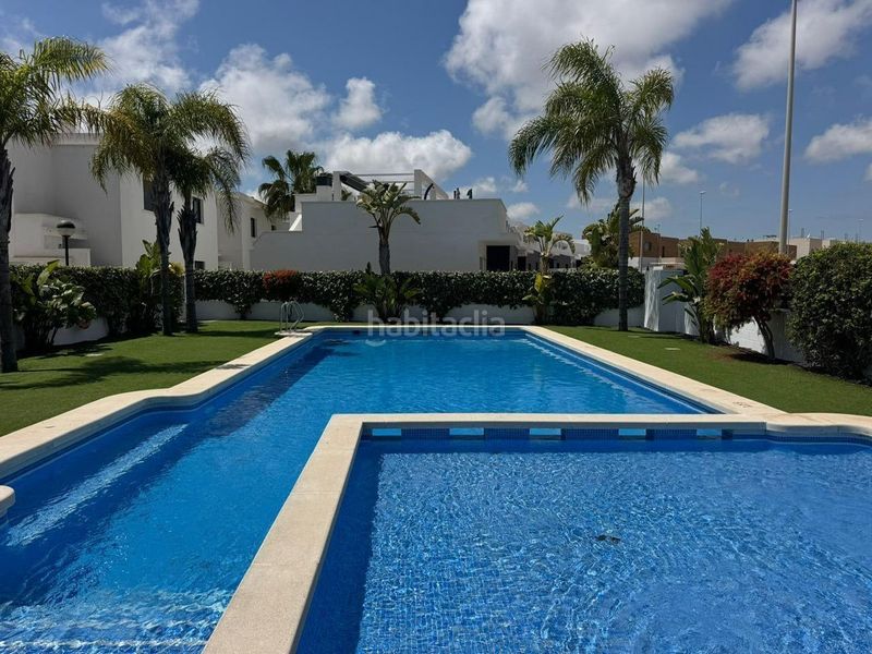 Foto d3791a7e-b79f-4e50-922b-7afc099cbf6e. Casa adossada amb piscina a Lomas de Cabo Roig - Los Dolses Orihuela