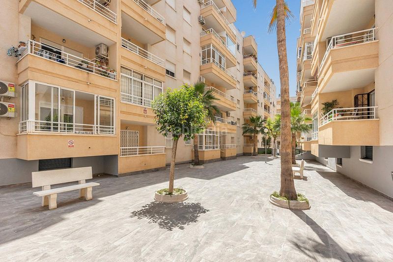 Foto e6deeb94-3937-4d6b-9203-b95f1c039915. Apartament amb piscina a Antonio Machado Torrevieja
