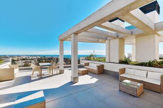 Planta baixa a Campoamor. Descubre este apartamento en planta baja, totalmente nuevo a est
