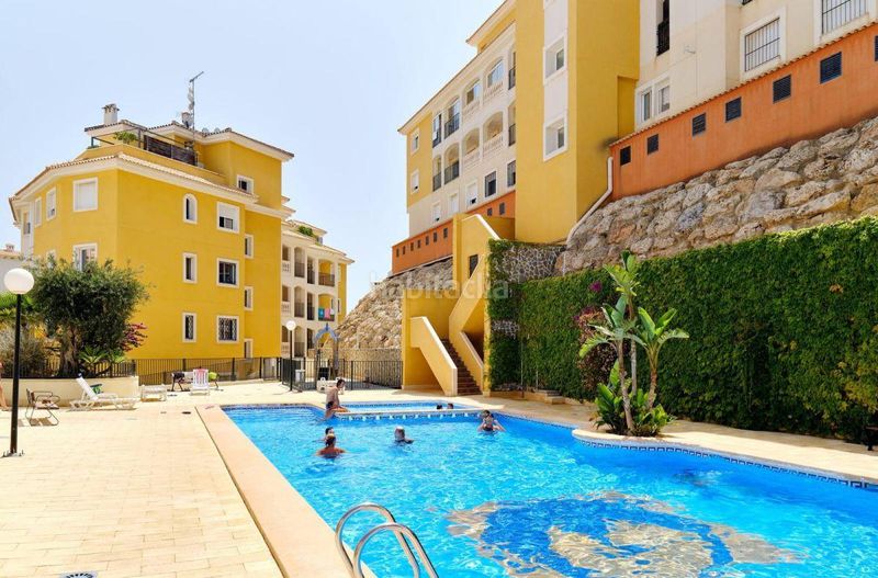 Foto f1e398ee-d920-4ffd-bd1a-1f5063a3c1a0. Apartament amb piscina a Campoamor Orihuela