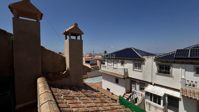 Foto f2713f25-74ad-4ec8-8729-0e4bf702f01e. Casa aparellada amb aparcament piscina a Aguas Nuevas Torrevieja