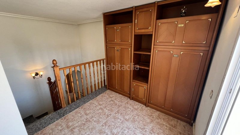 Foto f6c9a7d9-2e9a-4f54-bf1d-c0f17bc27665. Casa aparellada amb aparcament piscina a Aguas Nuevas Torrevieja