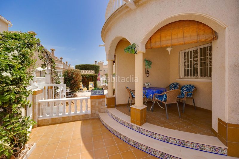 Foto 4c45e203-8f50-4e6f-b2f8-19aea4f9c490. Casa aparellada amb piscina a Playa Flamenca Orihuela