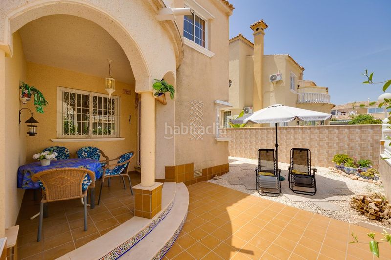 Foto 55dd91bd-e886-4a5a-b070-b55cd319897d. Casa aparellada amb piscina a Playa Flamenca Orihuela