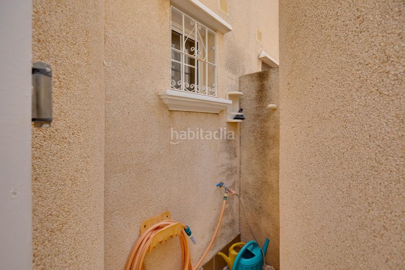 Foto 743fb9f3-5330-4399-beac-cd5959e90de8. Casa aparellada amb piscina a Playa Flamenca Orihuela