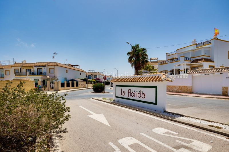 Foto 88cd720f-be25-42bf-a26c-9a9f16246a56. Casa aparellada amb piscina a Playa Flamenca Orihuela