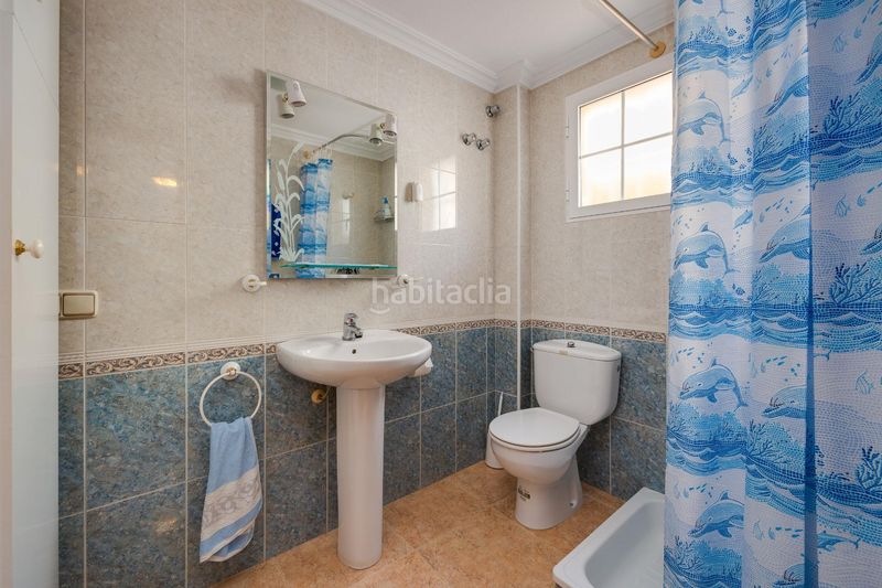 Foto b4e9c56e-595c-4ff3-bf85-f0d14b2ead51. Casa aparellada amb piscina a Playa Flamenca Orihuela