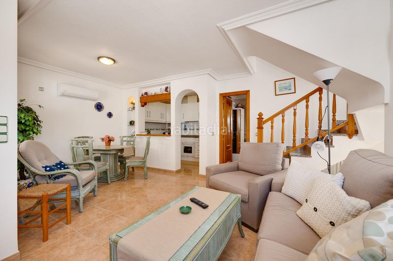 Foto dde23e41-81d3-43a6-9ac4-7d69dfd7f461. Casa aparellada amb piscina a Playa Flamenca Orihuela