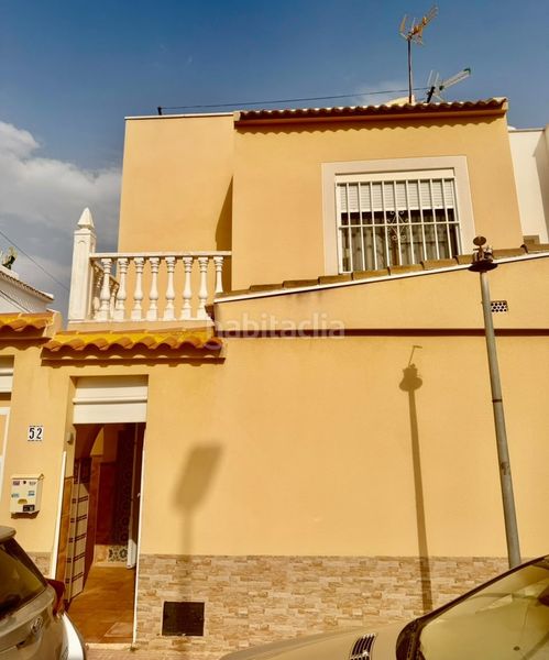 Foto 190d908a-001b-4cf1-ab92-64cf50488297. Casa adossada amb aparcament a Zona los Frutales Torrevieja