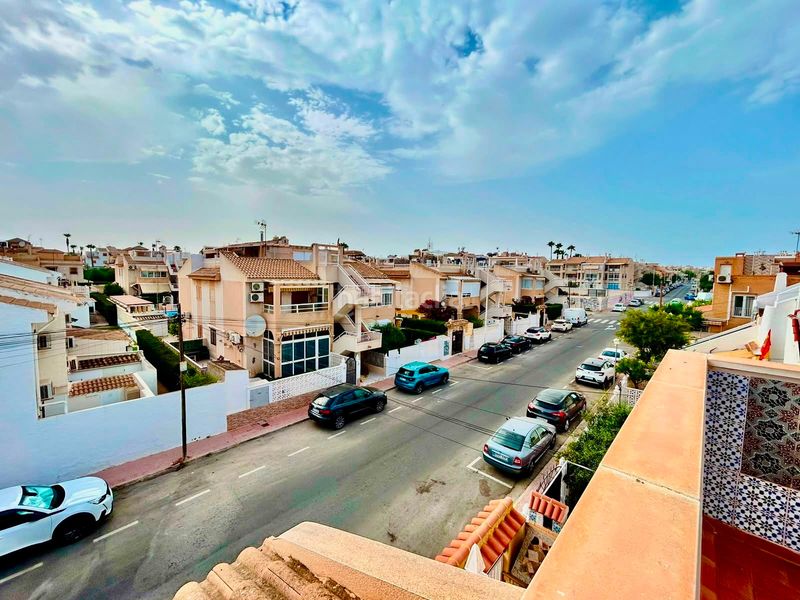 Foto c5b7c29c-6c1e-4491-ae57-6991030dcec3. Casa adossada amb aparcament a Zona los Frutales Torrevieja
