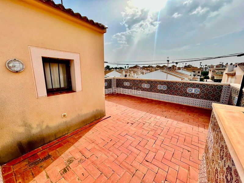 Foto ef2c8db0-3287-48a1-b36f-173422c7ff81. Casa adossada amb aparcament a Zona los Frutales Torrevieja