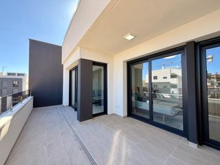 Penthouse in La Florida. Aacutetico con solaacuterium privado de 70 msup2 y amplia terraz