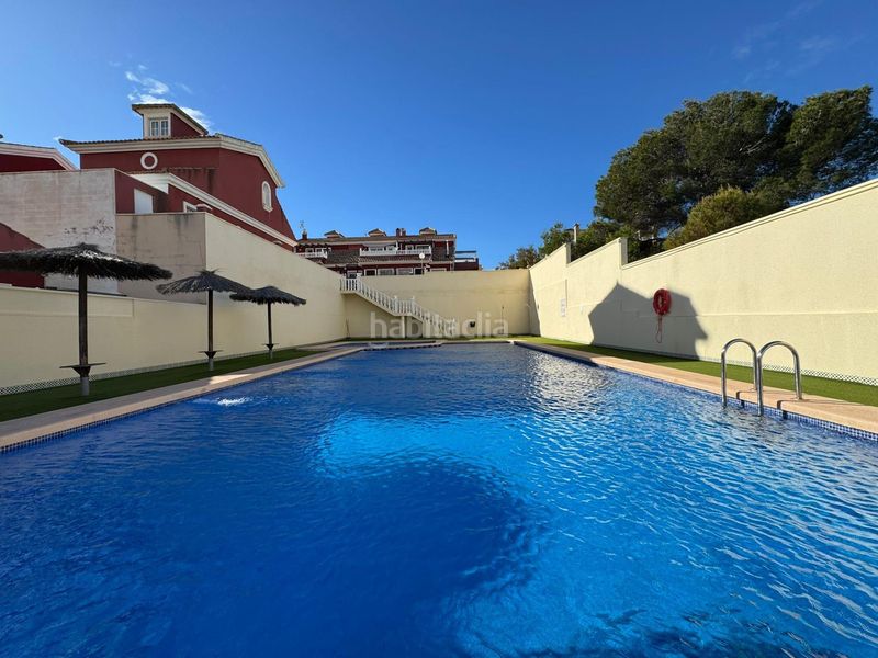 Foto 59401db3-3d48-4248-b741-5fb6808e16d3. Casa aparellada amb piscina a Los Almendros Orihuela