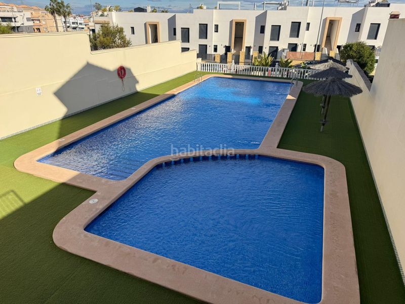 Foto 9800a6f6-0f9e-4147-a0b9-30dcf4fbe02d. Casa aparellada amb piscina a Los Almendros Orihuela