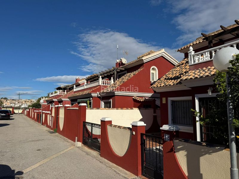 Foto dbea7152-f5b8-4371-9d2e-c47d007662f0. Casa aparellada amb piscina a Los Almendros Orihuela