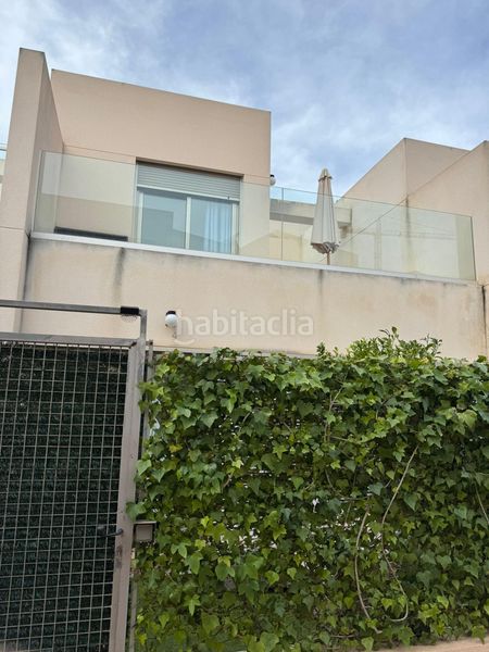 Foto dae4e95b-5e80-4877-9ab9-75a96e235977. Casa aparellada amb piscina a Punta Prima Torrevieja