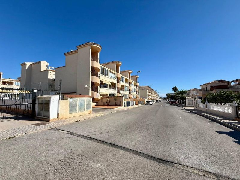 Foto 2827f2e0-bbc0-49e9-ac4b-ba49958805ec. Apartament amb piscina a Los Balcones y los Altos Orihuela