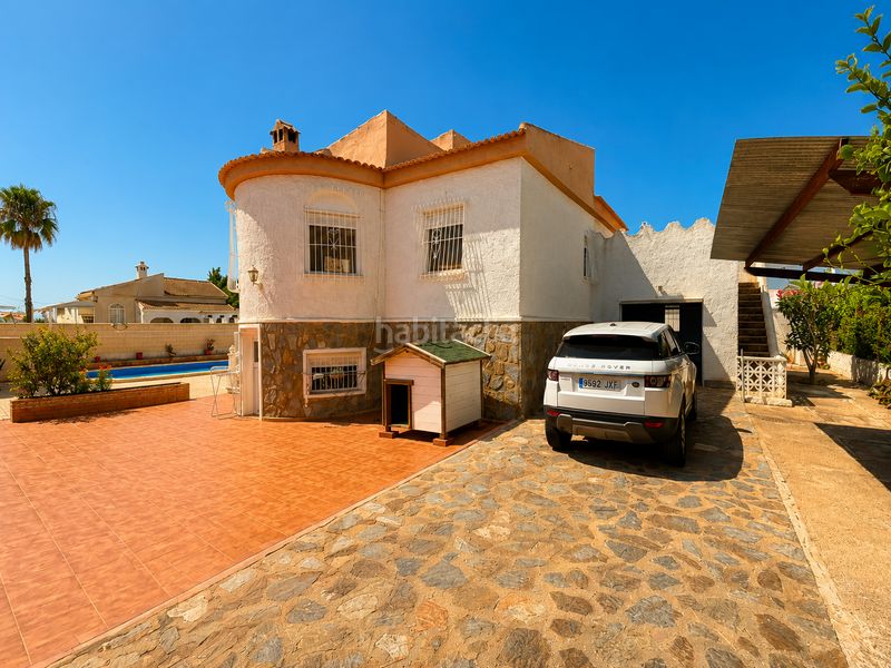 Foto 463dedbf-cf2e-4e5a-880e-64cc4b4dd1ee. Chalet avec parking piscine dans Zona Carrefour - Urbanizaciones Torrevieja