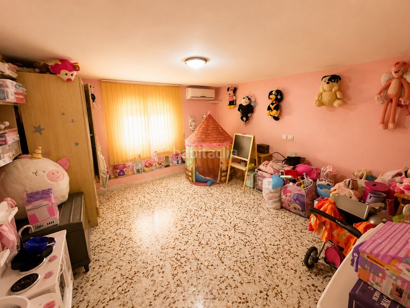 Foto b0e5bdc8-1a0b-4007-874e-efe8c435bb7c. Chalet avec parking piscine dans Zona Carrefour - Urbanizaciones Torrevieja