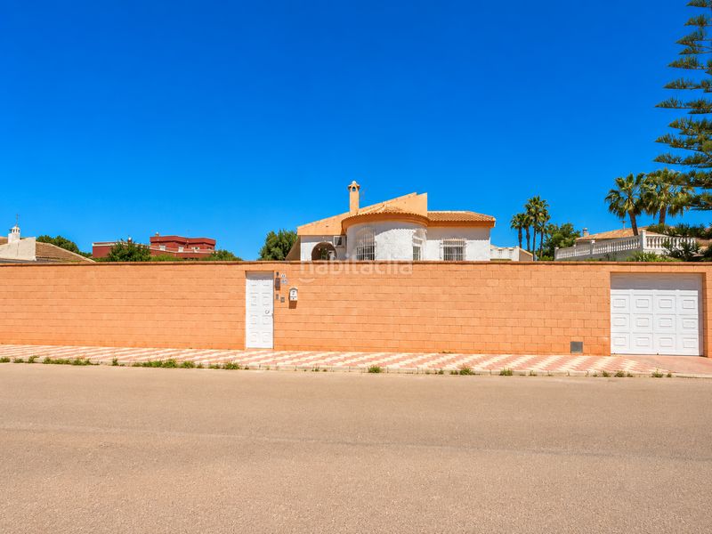 Foto b3d7c761-239f-4a3a-88dd-2d6c5523d4db. Chalet avec parking piscine dans Zona Carrefour - Urbanizaciones Torrevieja