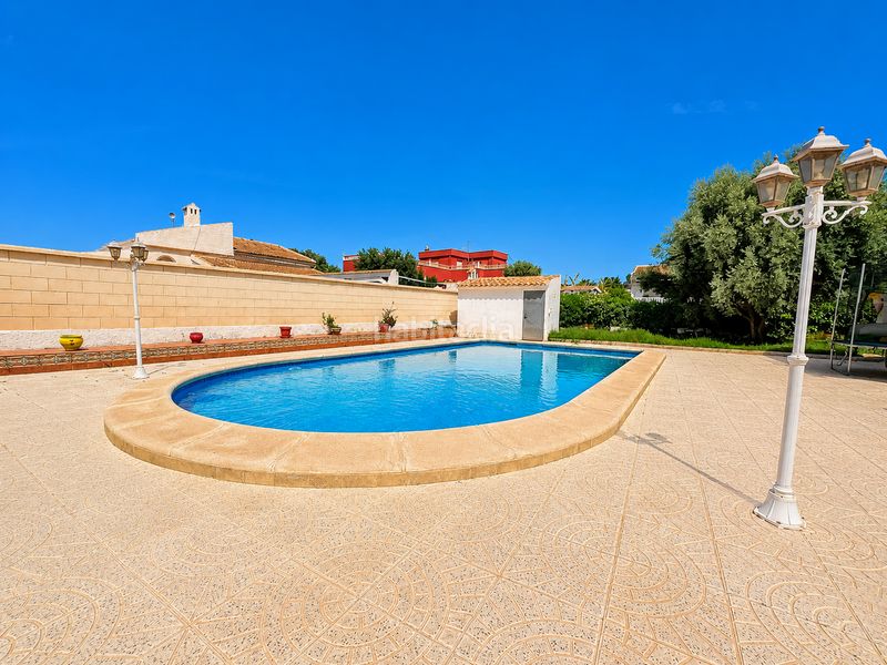 Foto bdbb642d-8261-4df4-bb42-677db0e81780. Chalet avec parking piscine dans Zona Carrefour - Urbanizaciones Torrevieja
