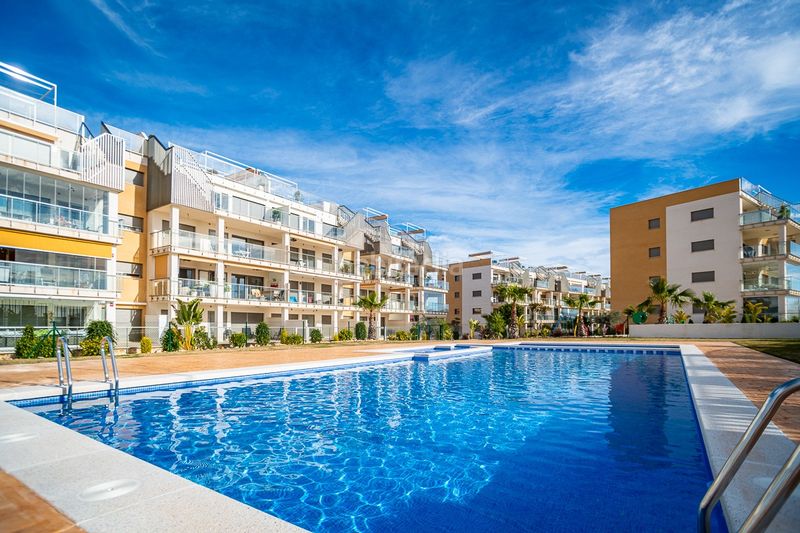 Foto 45db8e0e-66a7-4d26-8f90-82326d7841f5. Erdgeschoss mit parking pool in Villamartín-Las Filipinas Orihuela