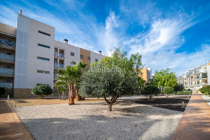 Foto d38be12c-3d6d-455a-b5bd-d654a4b824c7. Erdgeschoss mit parking pool in Villamartín-Las Filipinas Orihuela