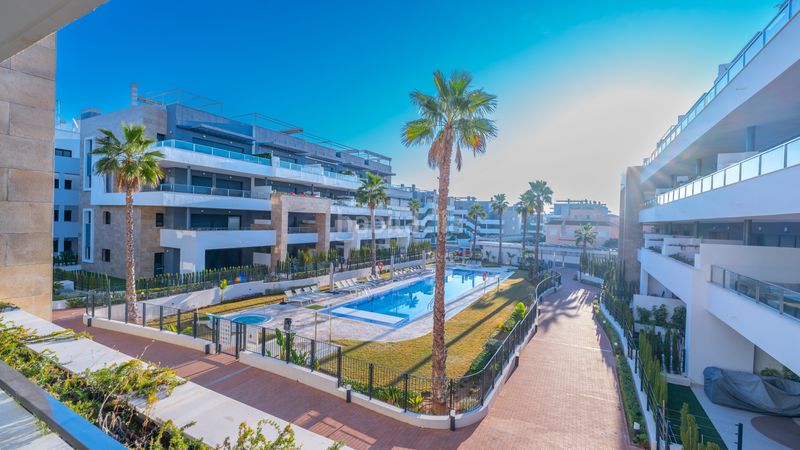 Foto f3c112f0-451d-4574-8807-c56966f23573. Apartament amb aparcament piscina a Playa Flamenca Orihuela