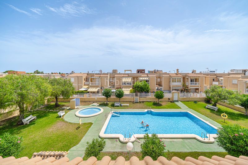 Foto 4612a6e2-391c-44ba-8181-070d40b00e7c. Àtic amb piscina a Aguas Nuevas Torrevieja