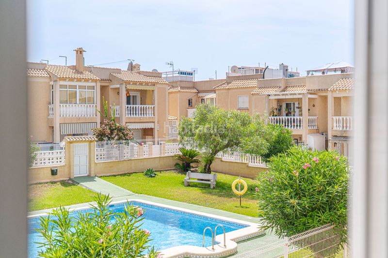Foto 4e658ad3-e11f-4f78-924c-8a379aa82f17. Àtic amb piscina a Aguas Nuevas Torrevieja
