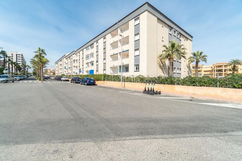 Foto f5b7208d-1f08-4b84-9aee-4b5fdf69bc81. Apartament amb piscina a Punta Prima Torrevieja