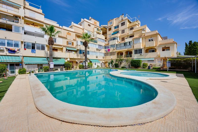 Foto 0cee1def-87c6-4802-a2ec-972a2137c81f. Apartament amb aparcament piscina a nueva Torrevieja Torrevieja