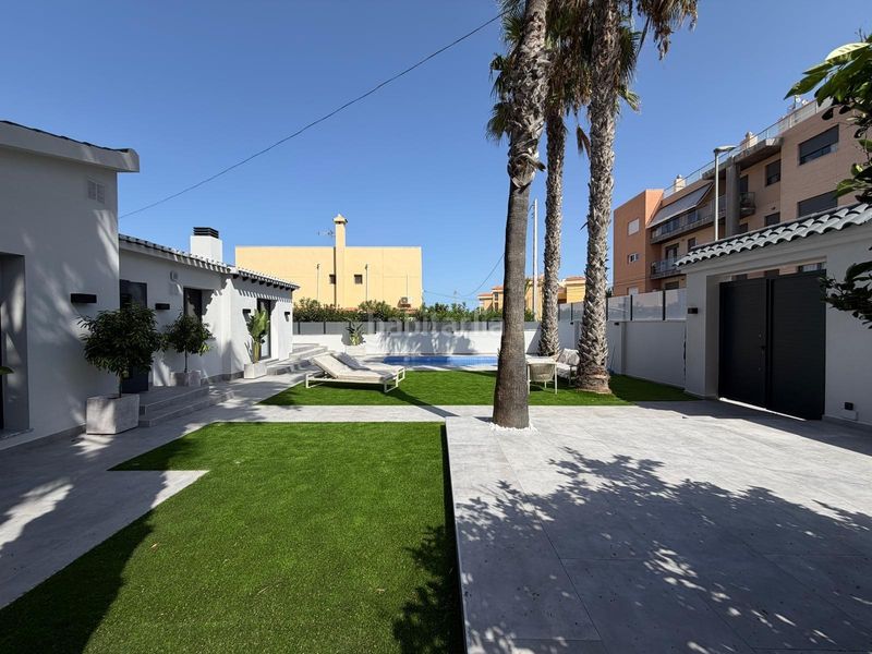 Foto 18cf79f0-e2b6-4474-bd73-e5837cceeb88. Xalet amb aparcament piscina a Punta Prima Torrevieja