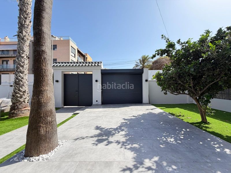 Foto dbecbd69-4b79-4f9f-98e6-35a7911c7749. Xalet amb aparcament piscina a Punta Prima Torrevieja