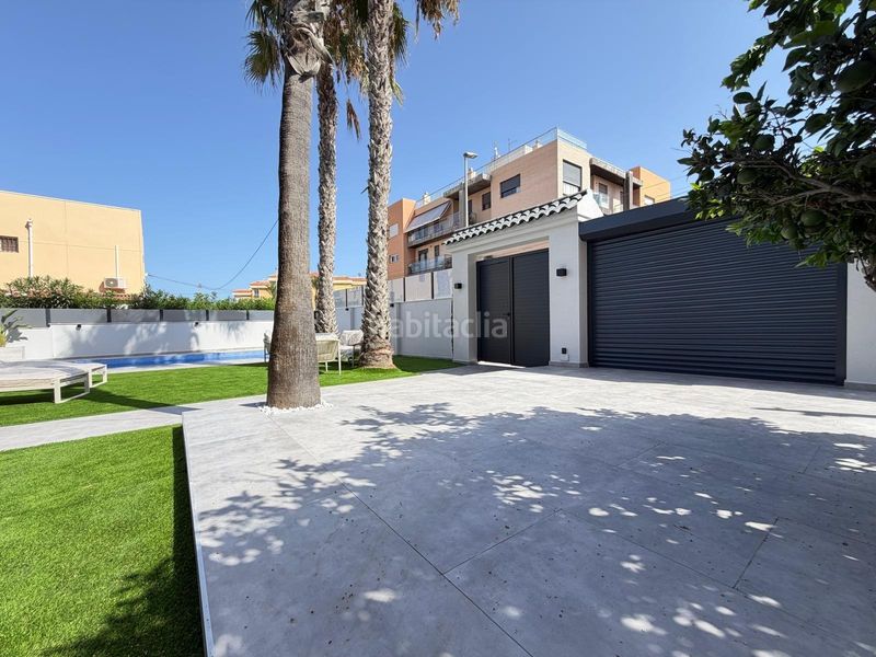Foto e684f260-2133-457c-a5cc-f5b0fee22440. Xalet amb aparcament piscina a Punta Prima Torrevieja