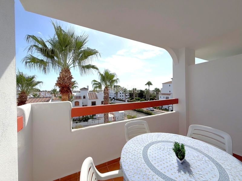 Foto 2455e7bc-6c5a-42aa-8880-2d6096da677a. Apartament amb aparcament piscina a Los Almendros Orihuela