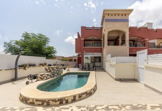 Planta baixa a La Florida. Exclusivo bungalow en planta baja de esquina en la urbanizacioac