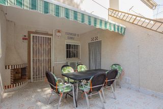 Planta baixa a Playa de los Náufragos. Bungalow en planta baja a 400 metros de la playa de los naacuteu