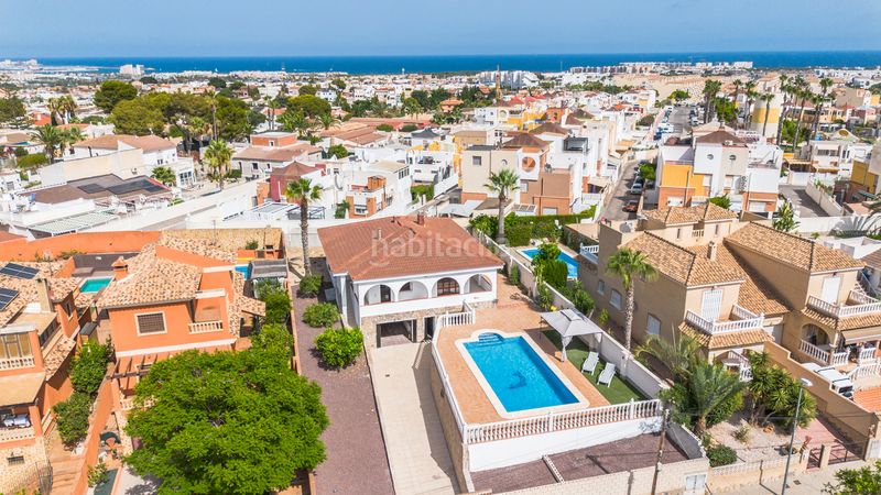 Foto ec0c7308-dc8d-4648-bd88-2c33d9e95881. Xalet amb aparcament piscina a Parque de las Naciones Torrevieja