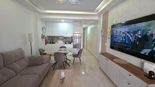 Planta baixa a Nueva Torrevieja. Descubre este hermoso apartamento reformado ubicado en la codici