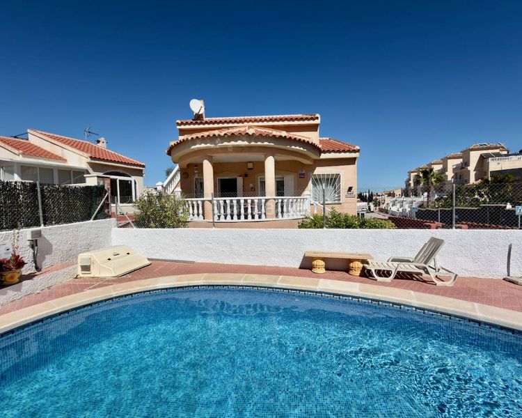 Foto 1428f267-cfda-4c51-bf50-33e62afebdef. Xalet amb aparcament piscina a La Marquesa Rojales