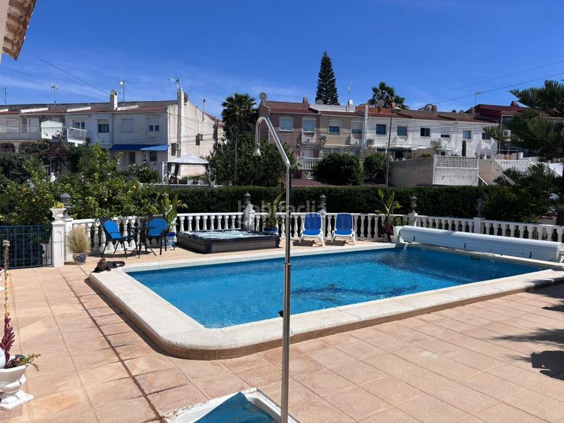Foto cb712cef-0558-45ba-ae45-a890ad767ece. Xalet amb aparcament piscina a Los Balcones-Los Altos Torrevieja