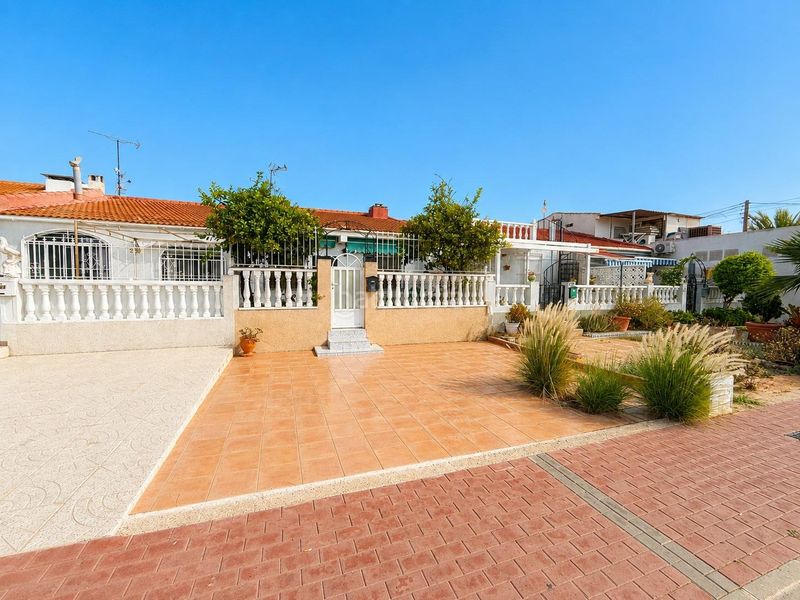 Foto c57429bd-ebc6-4cb1-b49e-5295aeb4eced. Casa a Zona Carrefour - Urbanizaciones Torrevieja