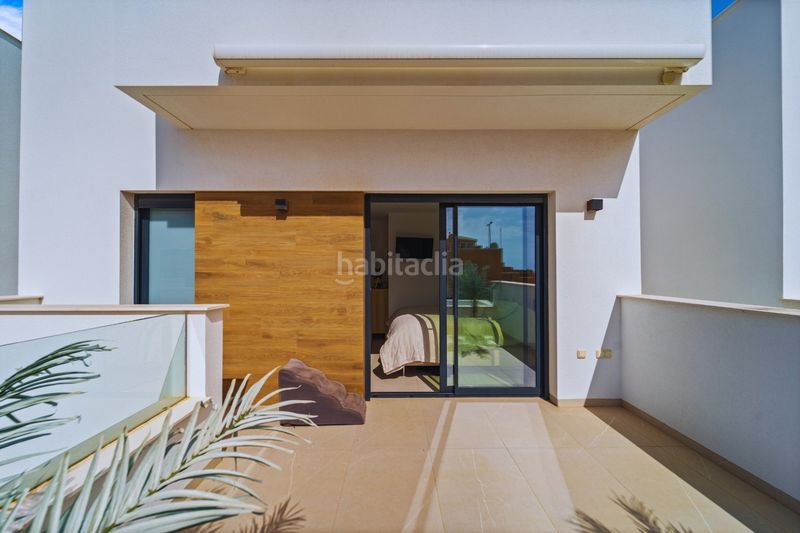 Foto 64347e37-a1e0-49a7-be91-ea5dec2fe466. Casa aparellada amb aparcament piscina a Montesinos (Los)
